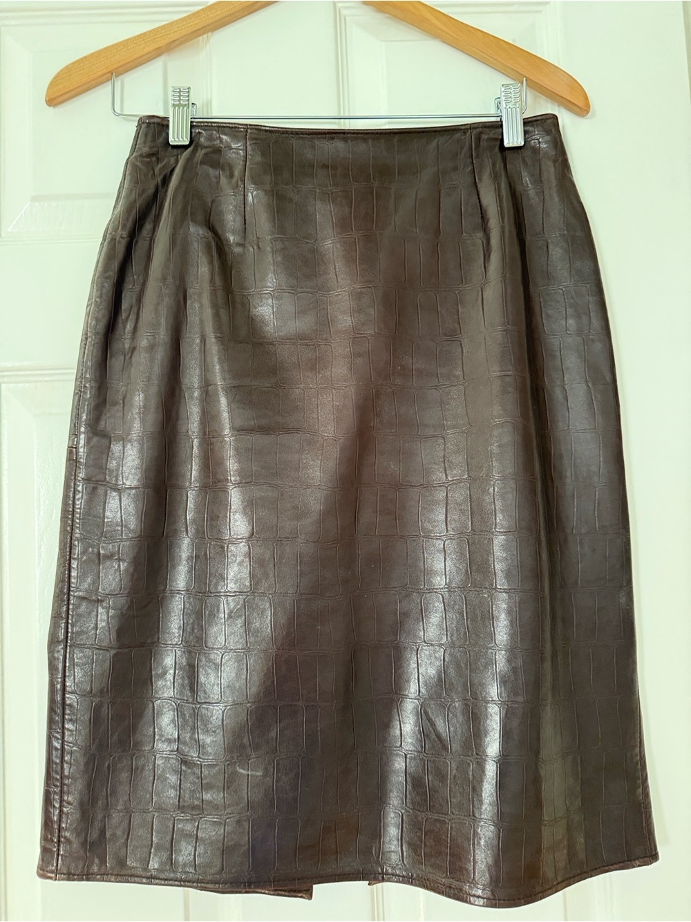 Classic Women’s Brown Croc-Embossed Leather Pencil Skirt by Vakko